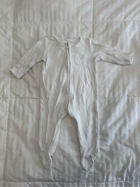 Classic White Baby Footed One-Piece Zipper Sleepwear